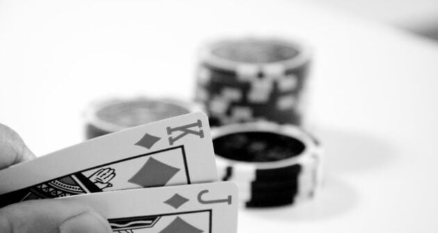 Cartes et jetons svartvit